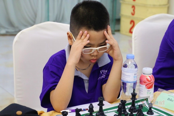 Bé trai 9 tuổi ở Hà Nội trở thành kiện tướng quốc gia - 2