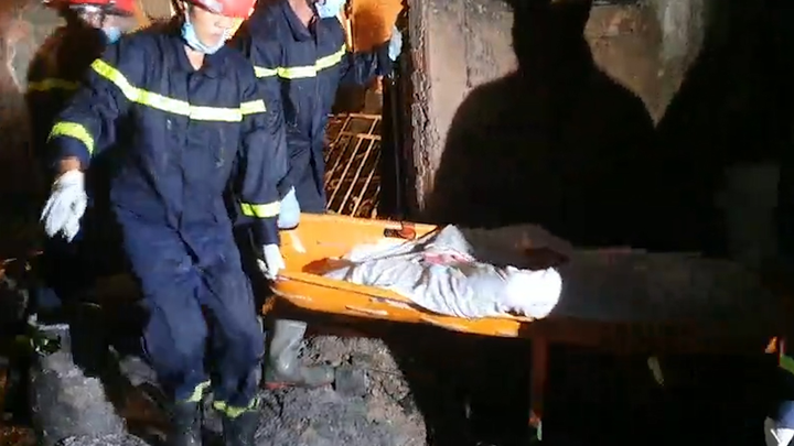 Hiện trường bên trong căn nhà cháy làm 8 người chết - 4