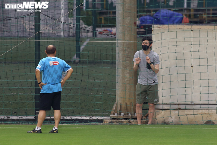 Tuyển Việt Nam khoe áo mới lạ lẫm - 5