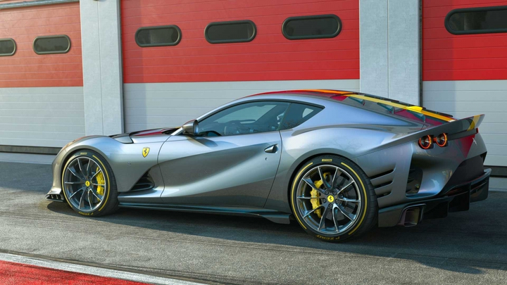 Ferrari ra mắt siêu xe 812 Competizione - 4