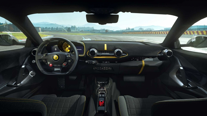 Ferrari ra mắt siêu xe 812 Competizione - 7