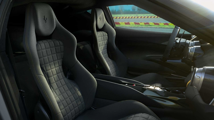 Ferrari ra mắt siêu xe 812 Competizione - 8