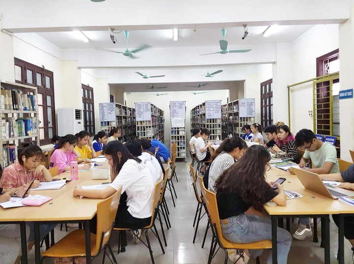 Nhiều trường đại học, cao đẳng ở TP.HCM cho sinh viên dừng học để chống dịch - 1