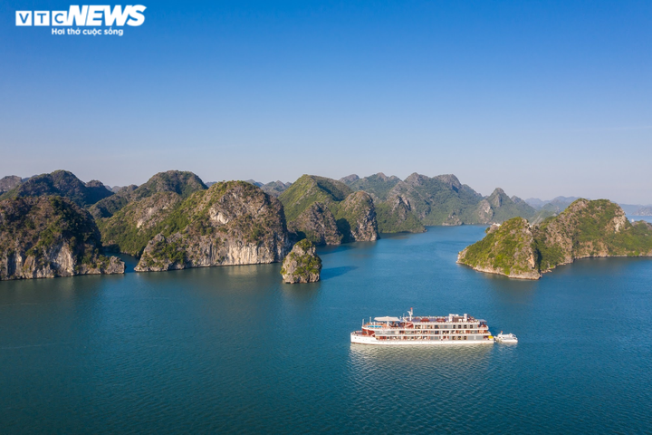 Du thuyền di sản giữa Vịnh Lan Hạ - 1