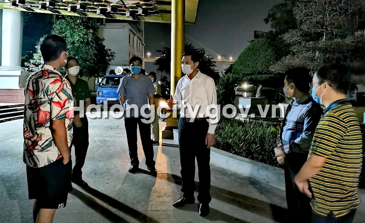 Quảng Ninh phong tỏa nhiều địa điểm sau khi có ca dương tính với SARS-CoV-2 - 1