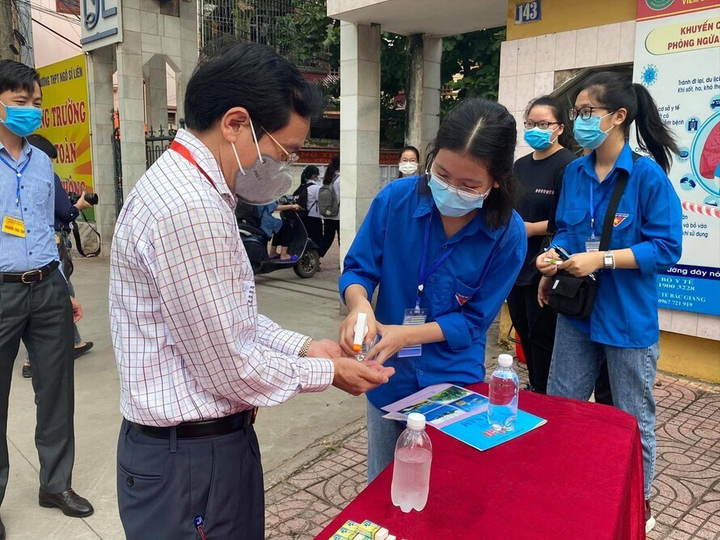 Tổ chức thi tốt nghiệp THPT nhiều đợt nếu dịch diễn biến phức tạp - 1