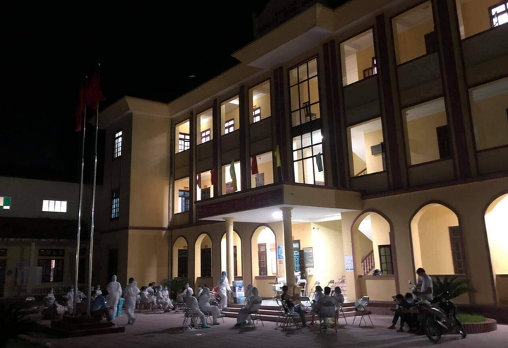 Bắc Ninh trắng đêm truy vết, lấy mẫu xét nghiệm COVID-19 cho 15.600 người - 1