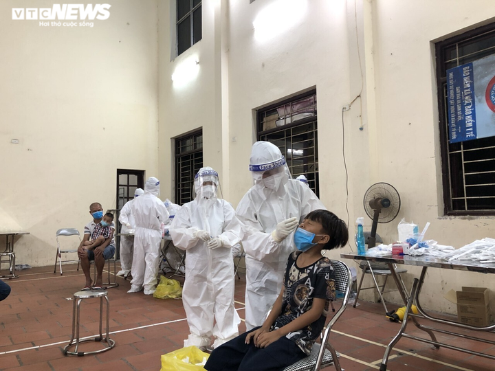 Bắc Ninh trắng đêm truy vết, lấy mẫu xét nghiệm COVID-19 cho 15.600 người - 5