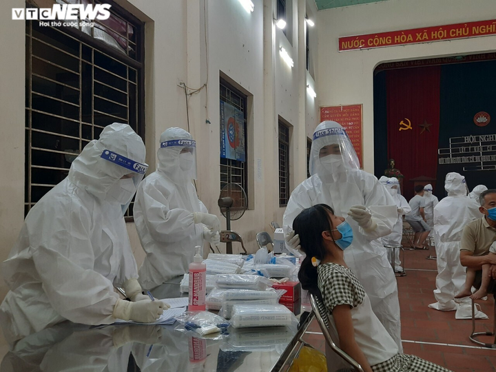 Bắc Ninh trắng đêm truy vết, lấy mẫu xét nghiệm COVID-19 cho 15.600 người - 8