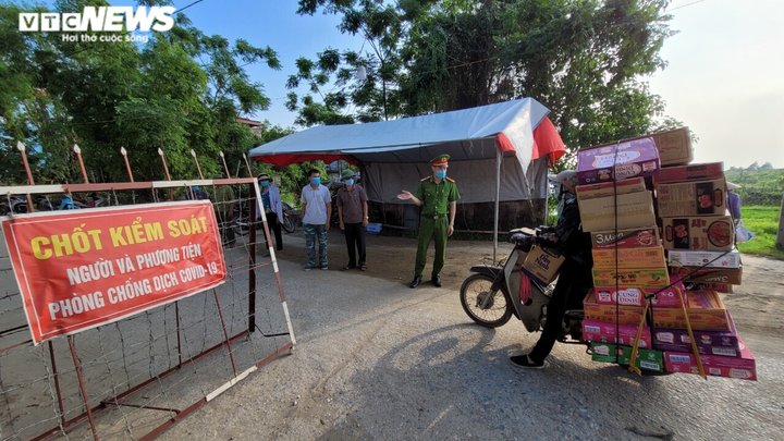 Bắc Ninh trắng đêm truy vết, lấy mẫu xét nghiệm COVID-19 cho 15.600 người - 9