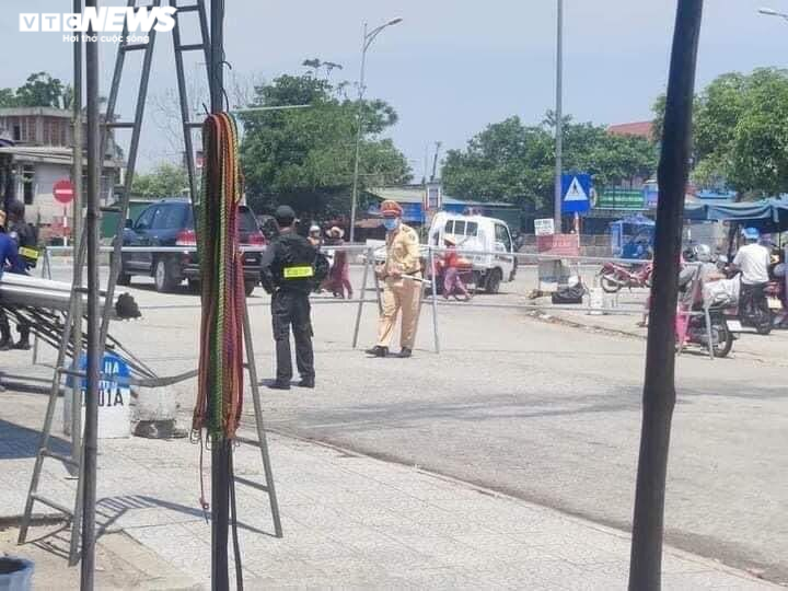 Chủ tịch Thừa Thiên - Huế: Làm mọi cách để kiểm soát dịch bệnh trong 10 ngày tới - 3