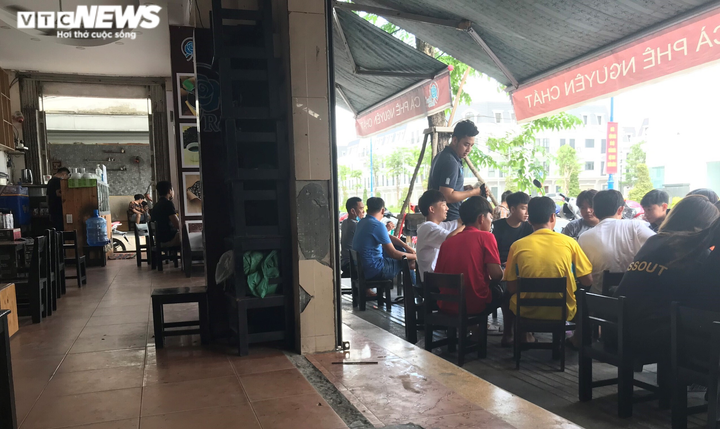 Tiền Giang: Ngày đầu giãn cách xã hội, nhiều bạn trẻ vẫn 'vô tư' vi phạm - 2