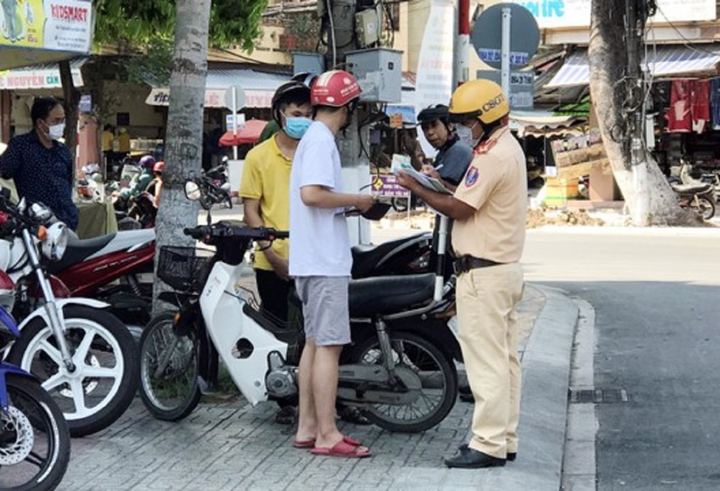 Tiền Giang: Ngày đầu giãn cách xã hội, nhiều bạn trẻ vẫn 'vô tư' vi phạm - 7