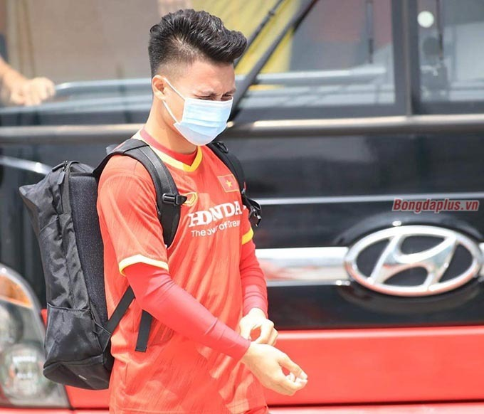 HLV Park Hang Seo yêu cầu đội tuyển Việt Nam tập giữa trưa nắng 33 độ C - 2