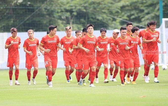 HLV Park Hang Seo yêu cầu đội tuyển Việt Nam tập giữa trưa nắng 33 độ C - 4