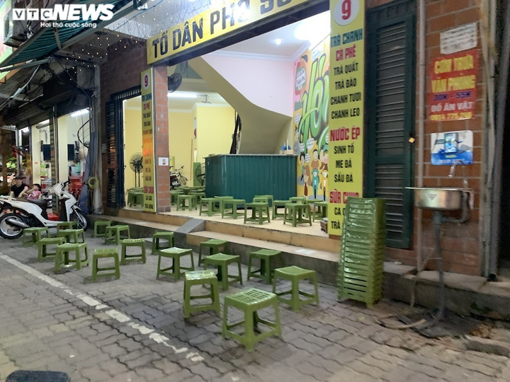 Hàng quán nổi tiếng Hà Nội mùa COVID-19: Nơi vắng vẻ, nơi bon chen mất cảnh giác - 5