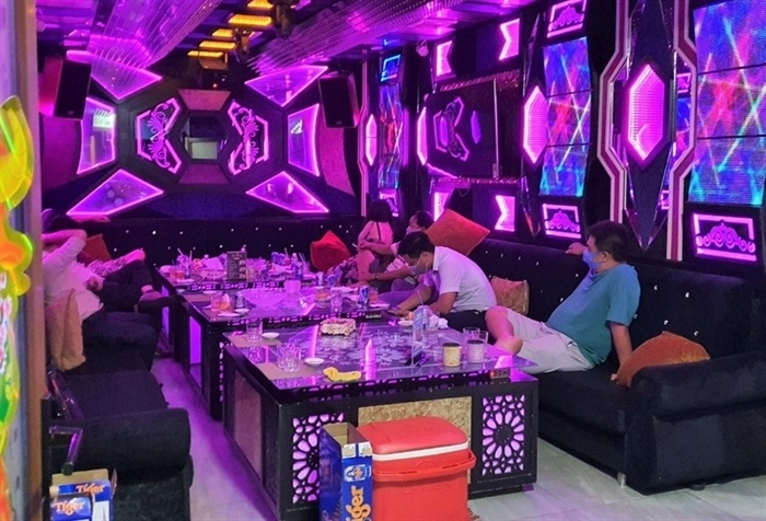 Nhà hàng hoạt động karaoke trá hình có khách Trung Quốc bị phạt 65 triệu đồng - 2