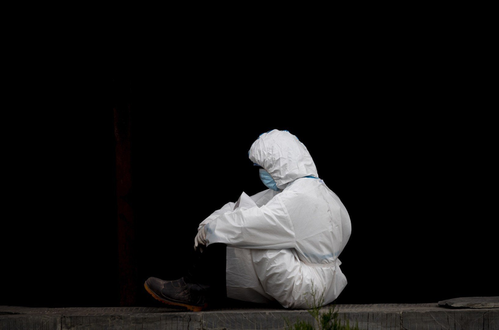 Ảnh: Nepal gần chạm mốc 400.000 ca bệnh, xe cấp cứu bỏ hoang - 12