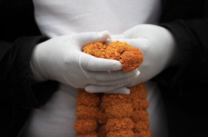 Ảnh: Nepal gần chạm mốc 400.000 ca bệnh, xe cấp cứu bỏ hoang - 7