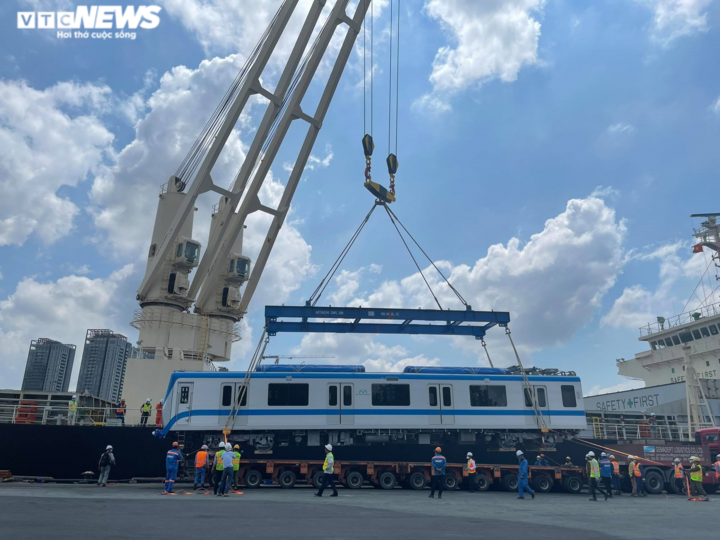 Ảnh: Chiêm ngưỡng hai đoàn tàu Metro số 1 vừa cập cảng Khánh Hội - 5