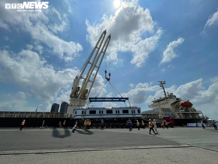 Ảnh: Chiêm ngưỡng hai đoàn tàu Metro số 1 vừa cập cảng Khánh Hội - 1