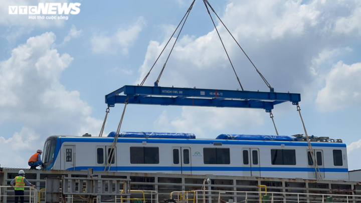 Ảnh: Chiêm ngưỡng hai đoàn tàu Metro số 1 vừa cập cảng Khánh Hội - 3