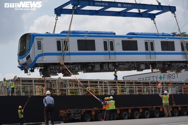 Ảnh: Chiêm ngưỡng hai đoàn tàu Metro số 1 vừa cập cảng Khánh Hội - 4