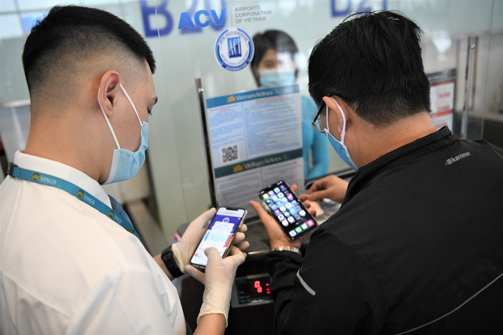 Hãng bay liêu xiêu vì ‘sóng’ COVID-19 lần 4 bùng lên dữ dội - 1