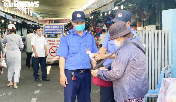 53 ca mắc COVID-19, vì sao Đà Nẵng chưa thực hiện giãn cách xã hội? - 1