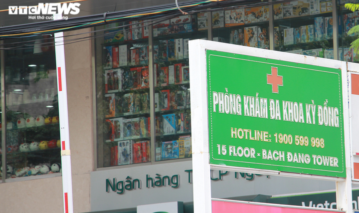 Cấp giấy khám sức khỏe sai, giám đốc phòng khám đa khoa ở Hải Phòng bị tạm giữ - 1