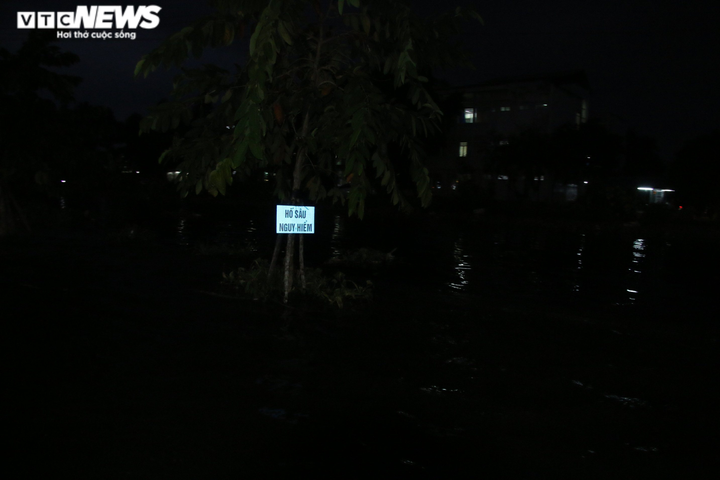 Công trình nâng cấp đô thị hơn 200 tỷ đồng ở Cần Thơ nhếch nhác, đầy rác thải - 10