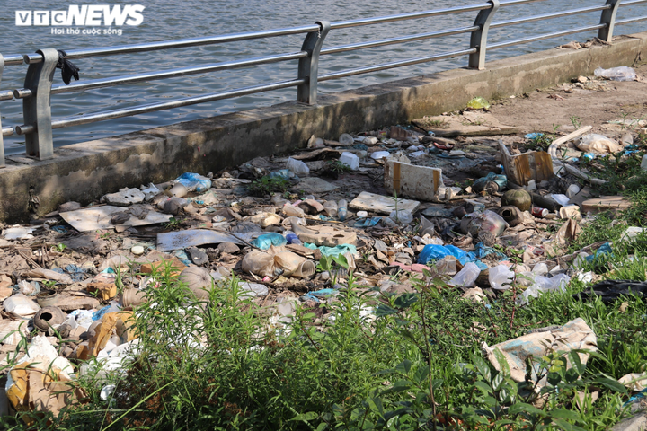Công trình nâng cấp đô thị hơn 200 tỷ đồng ở Cần Thơ nhếch nhác, đầy rác thải - 8