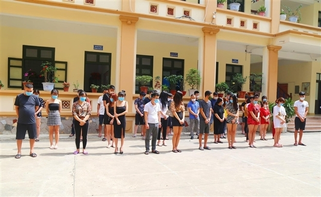 Tụ tập hát karaoke, hút ma tuý giữa mùa dịch, nhiều nam nữ thanh niên bị khởi tố - 1