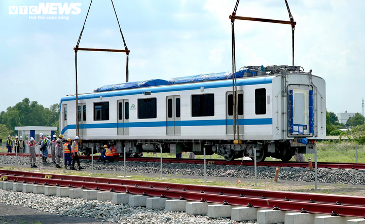 Ảnh: Cận cảnh quá trình lắp đặt tàu Metro số 1 lên đường ray depot Long Bình - 11