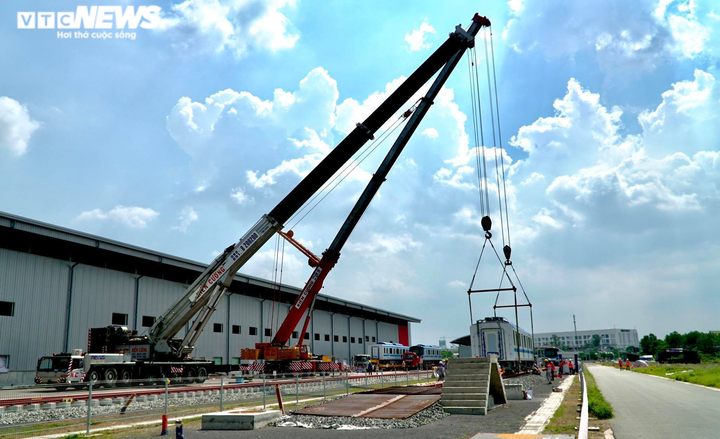 Ảnh: Cận cảnh quá trình lắp đặt tàu Metro số 1 lên đường ray depot Long Bình - 10