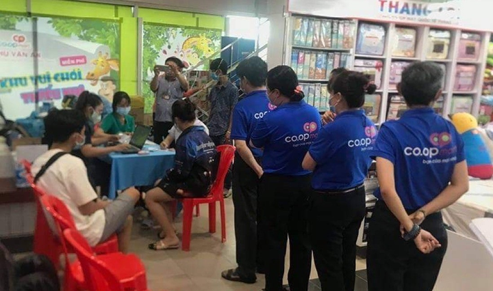 Saigon Co.op tăng lượng hàng hóa thiết yếu, đảm bảo môi trường mua sắm an toàn - 3