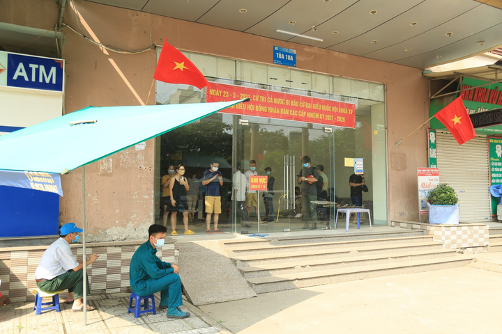 Hà Nội phong tỏa tòa nhà trong chung cư Đại Thanh do có ca dương tính SARS-CoV-2 - 1