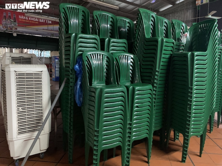 Cận cảnh loạt quán bia lớn ở Hà Nội 'vườn không nhà trống' giữa mùa hốt bạc - 4