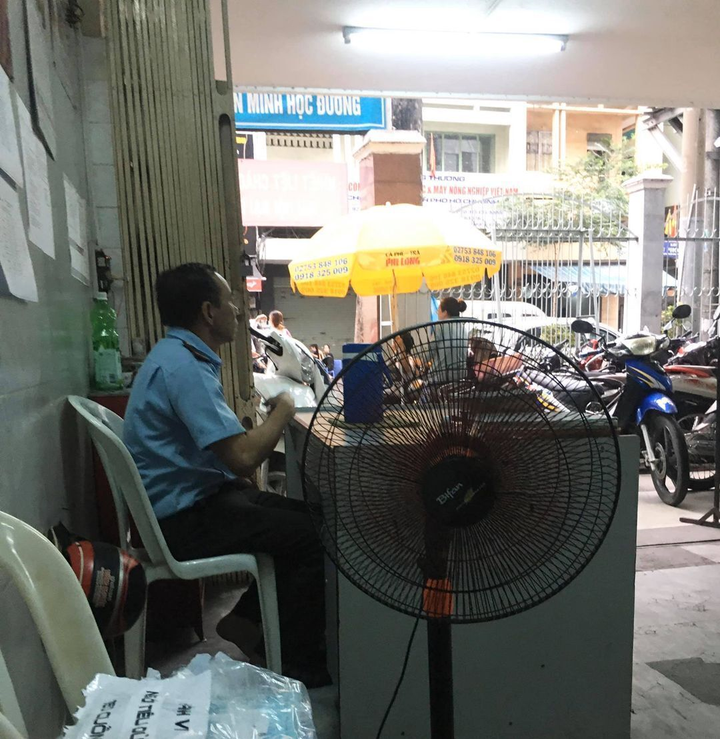 Tình bạn quý của cô học trò cũ và bác bảo vệ U80 khiến ai đọc xong cũng mỉm cười - 2