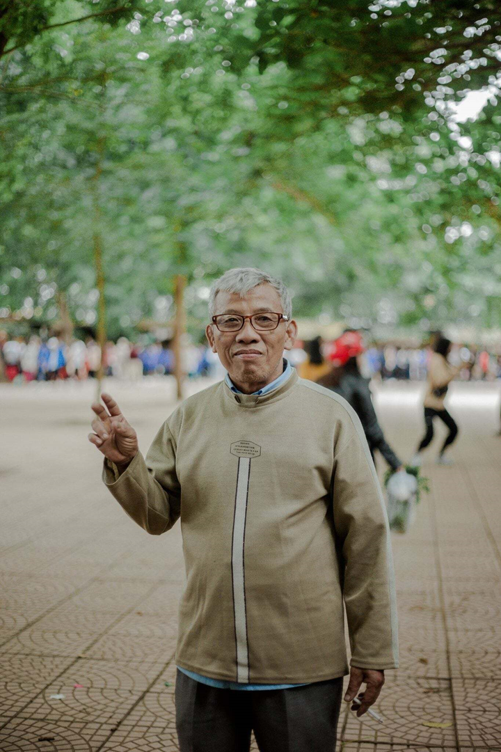 Tình bạn quý của cô học trò cũ và bác bảo vệ U80 khiến ai đọc xong cũng mỉm cười - 1