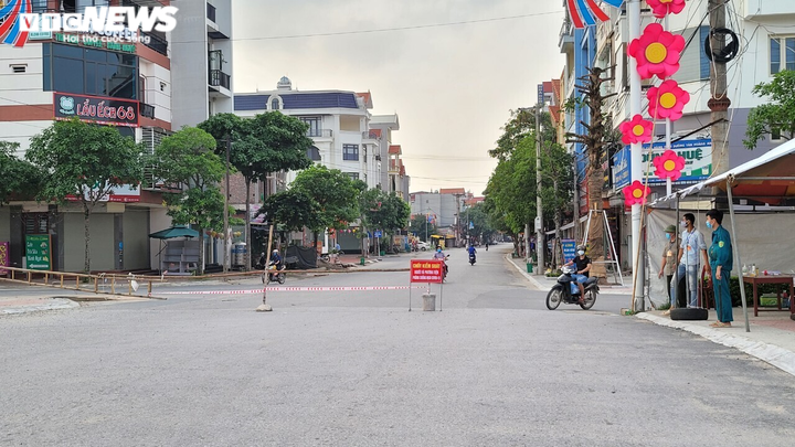 Ổ dịch lớn nhất Bắc Ninh vắng lặng chưa từng thấy trong cao điểm chống COVID-19 - 13