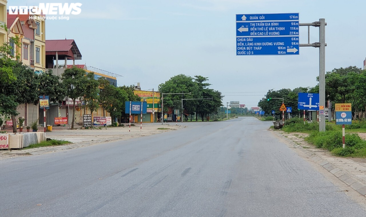 Ổ dịch lớn nhất Bắc Ninh vắng lặng chưa từng thấy trong cao điểm chống COVID-19 - 1