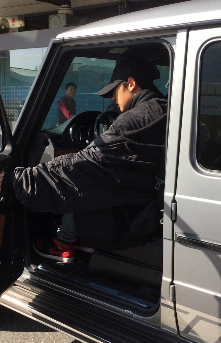 Đại gia trong showbiz Hàn ảnh 5 Các sao Hàn đi siêu xe gì? - 5