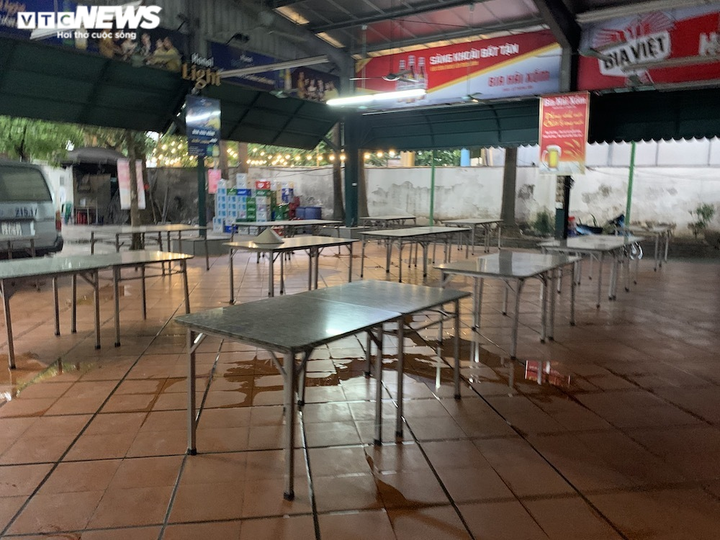 Cận cảnh loạt quán bia lớn ở Hà Nội 'vườn không nhà trống' giữa mùa hốt bạc - 3