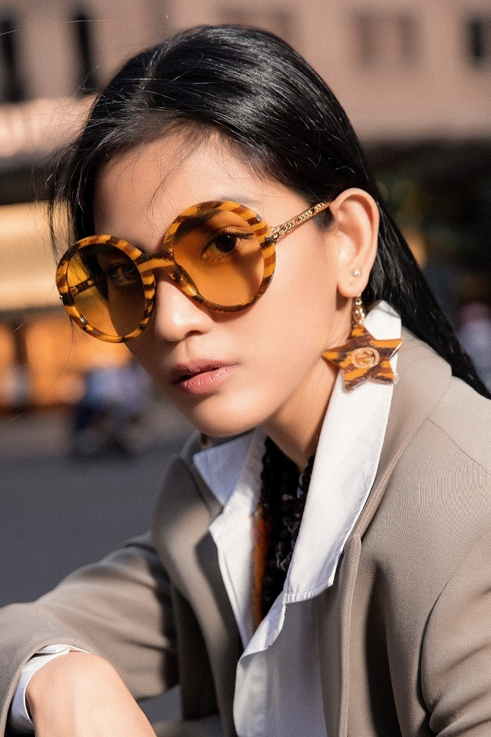 Trương Thị May khoe loạt kính hàng hiệu khi vào hè - 10