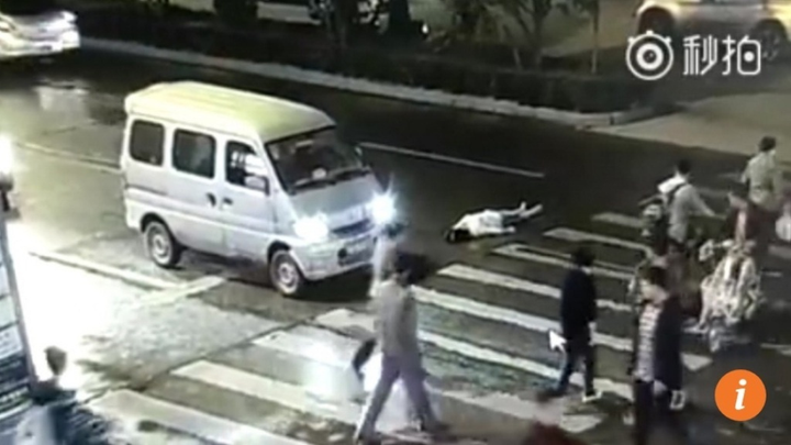 Hiệu ứng 'Người ngoài cuộc': Lý do khiến đám đông thấy người bị nạn mà không cứu - 2