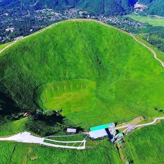 Ngọn núi lửa xanh mướt như bánh trà xanh siêu to dành tặng người yêu thiên nhiên - 6