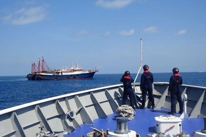 Philippines nói Trung Quốc tiếp tục đưa thêm tàu đến Trường Sa - 1