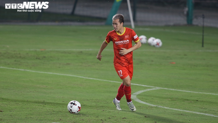 HLV Park Hang Seo đổi lịch tập, tuyển Việt Nam không ngại thời tiết - 1