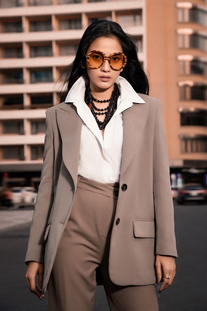 Trương Thị May khoe loạt kính hàng hiệu khi vào hè - 4